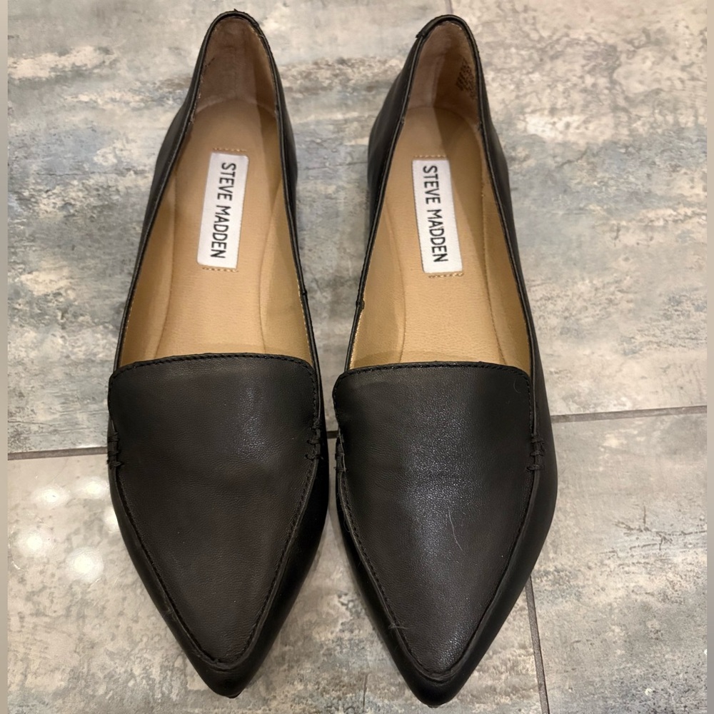 Steve Madden Black Pointed Loafers